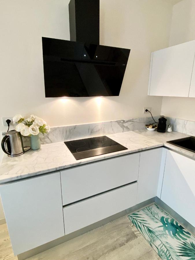 Front Beach Apartments Viareggio Exterior foto