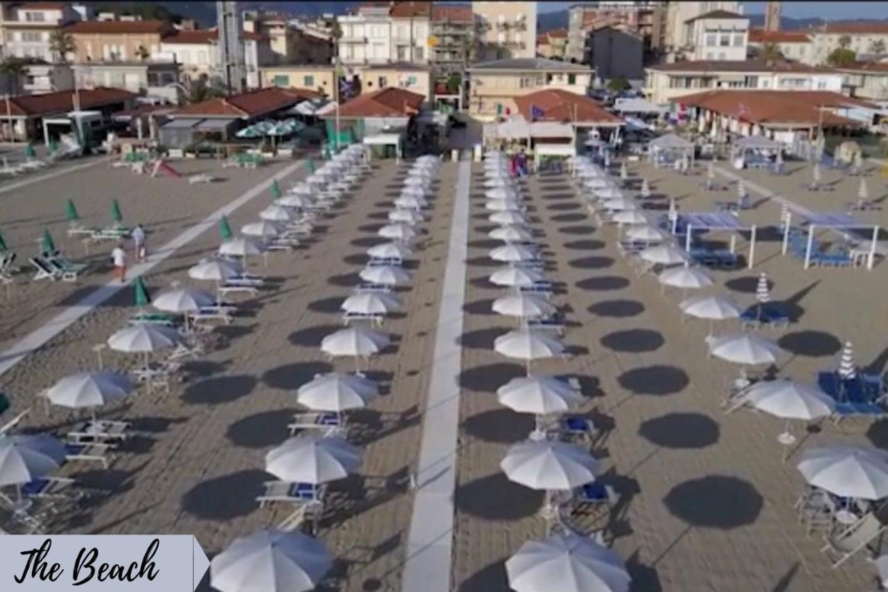 Front Beach Apartments Viareggio Exterior foto