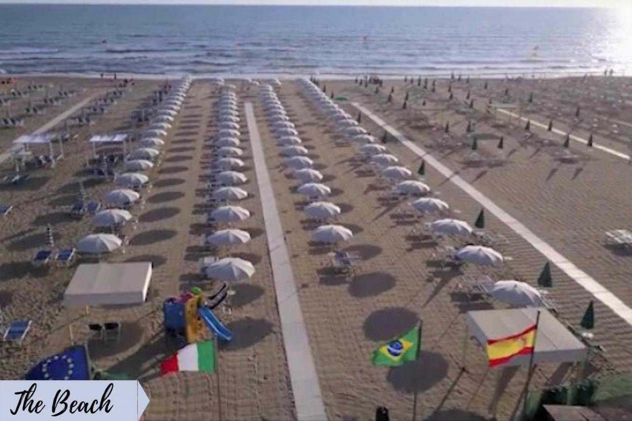 Front Beach Apartments Viareggio Exterior foto